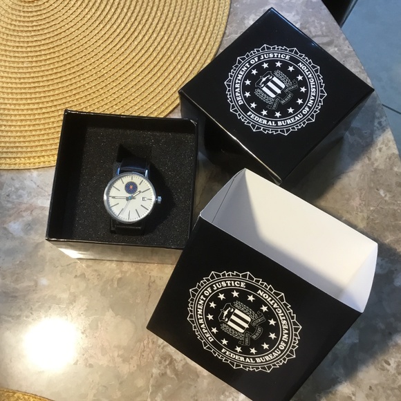 Women /Girls FBI Logo Date/Time Watch NEW! Genuine Leather Band. - Picture 11 of 16